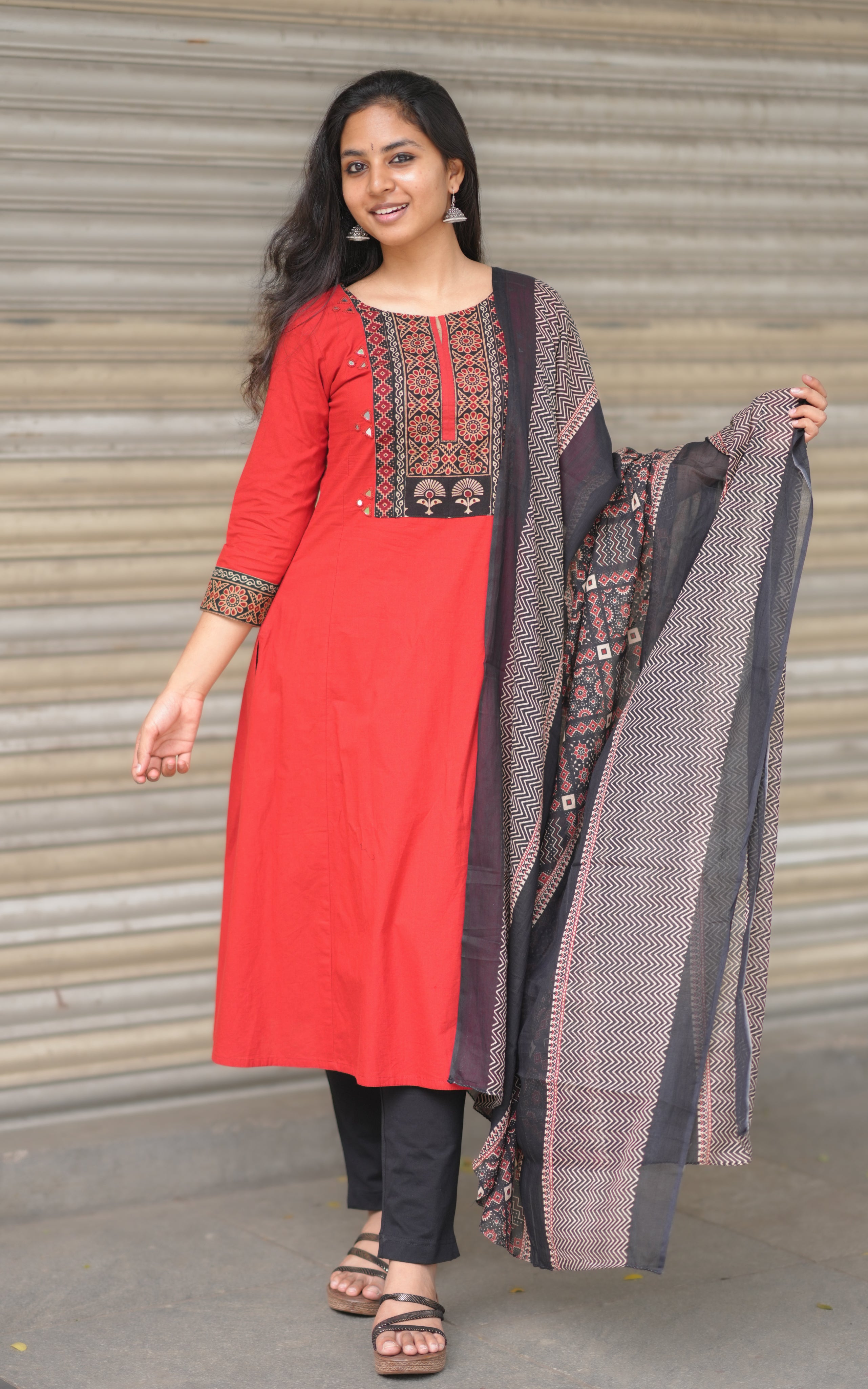 Moni Red (Kurti+Dupatta)