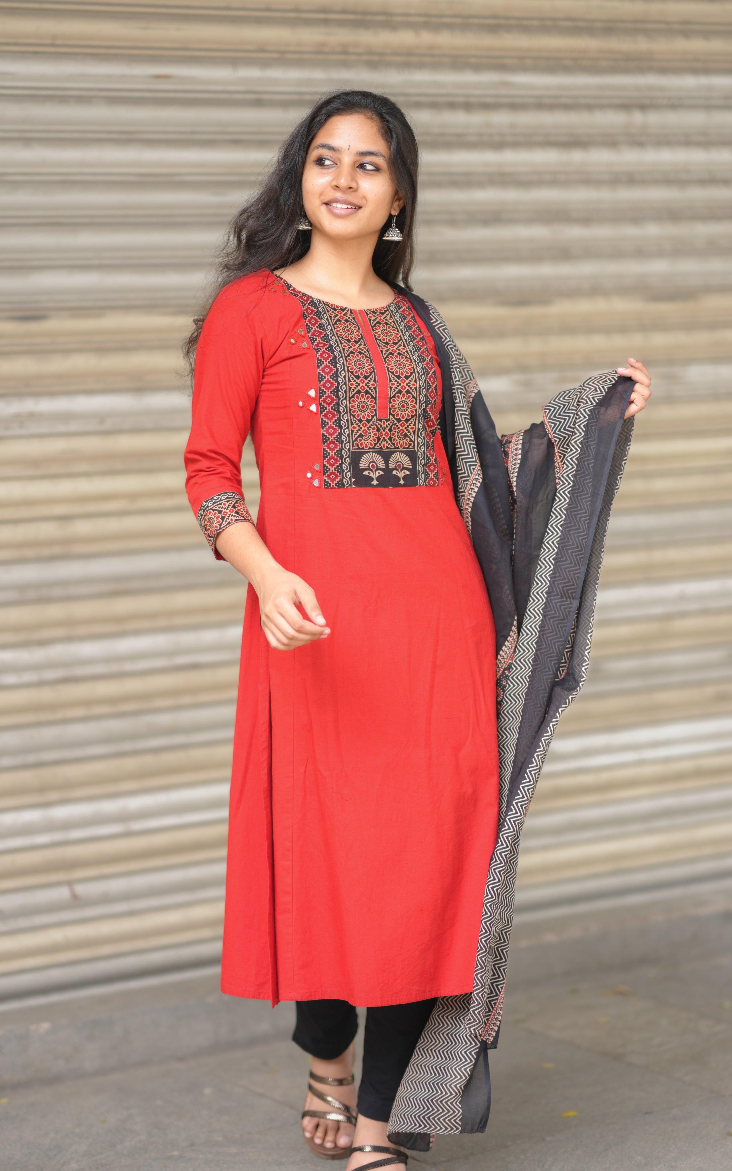 Moni Red (Kurti+Dupatta)