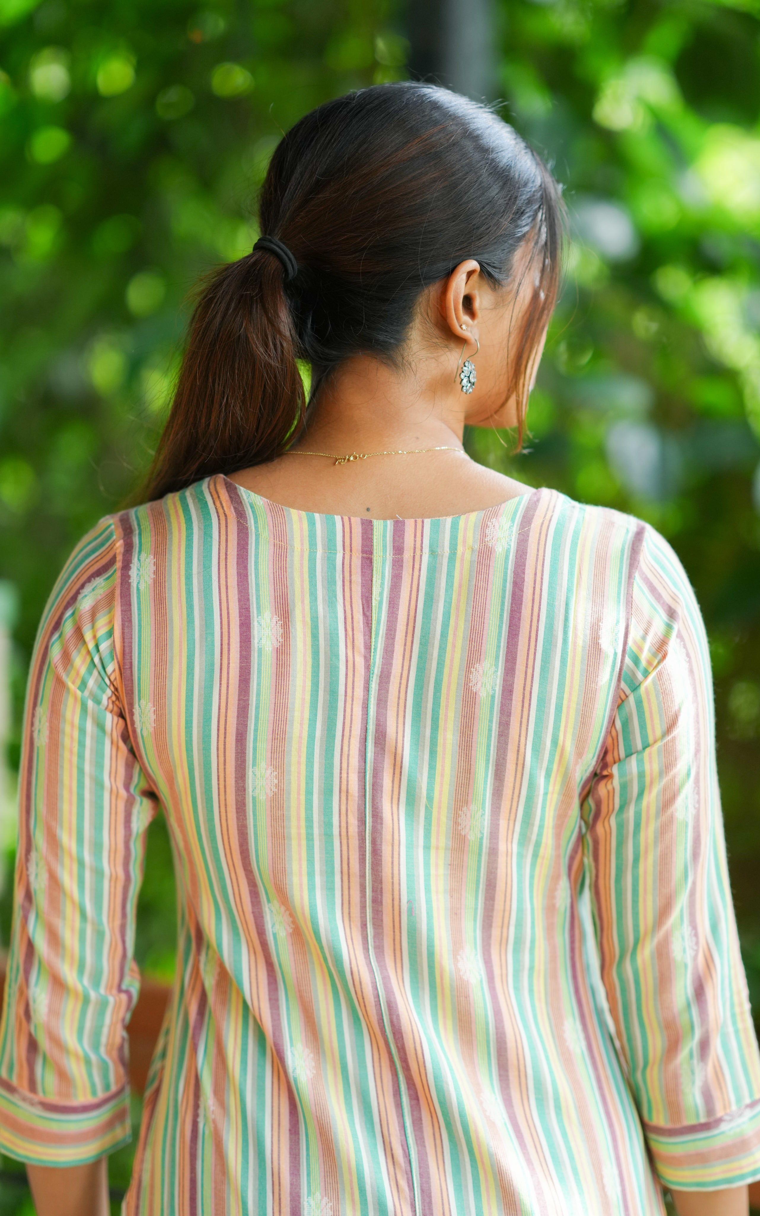  The perfect "throw-on-and-go" ethnic kurti for real life.