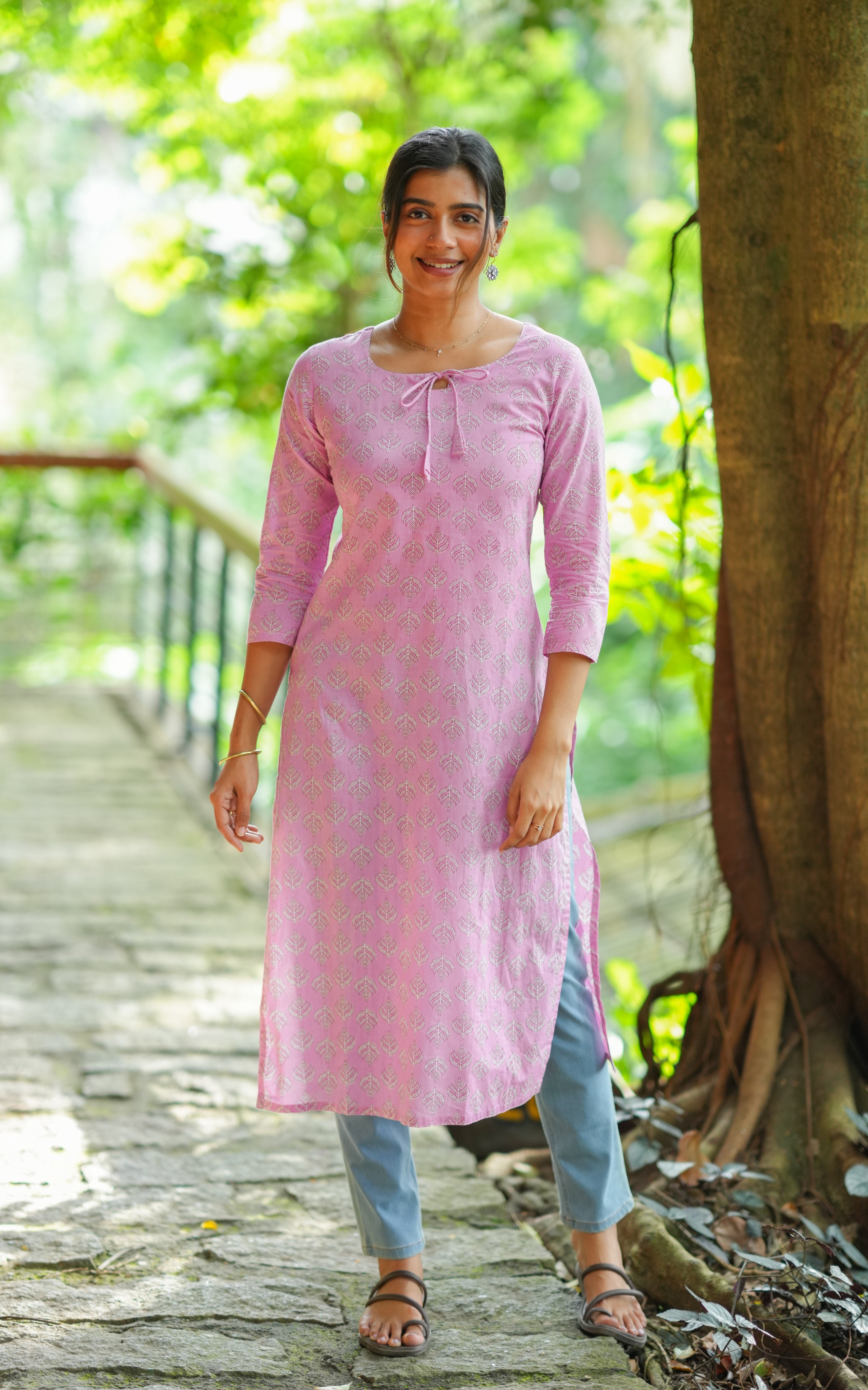 Simple and comfortable straight-cut kurti perfect for everyday ethnic style.