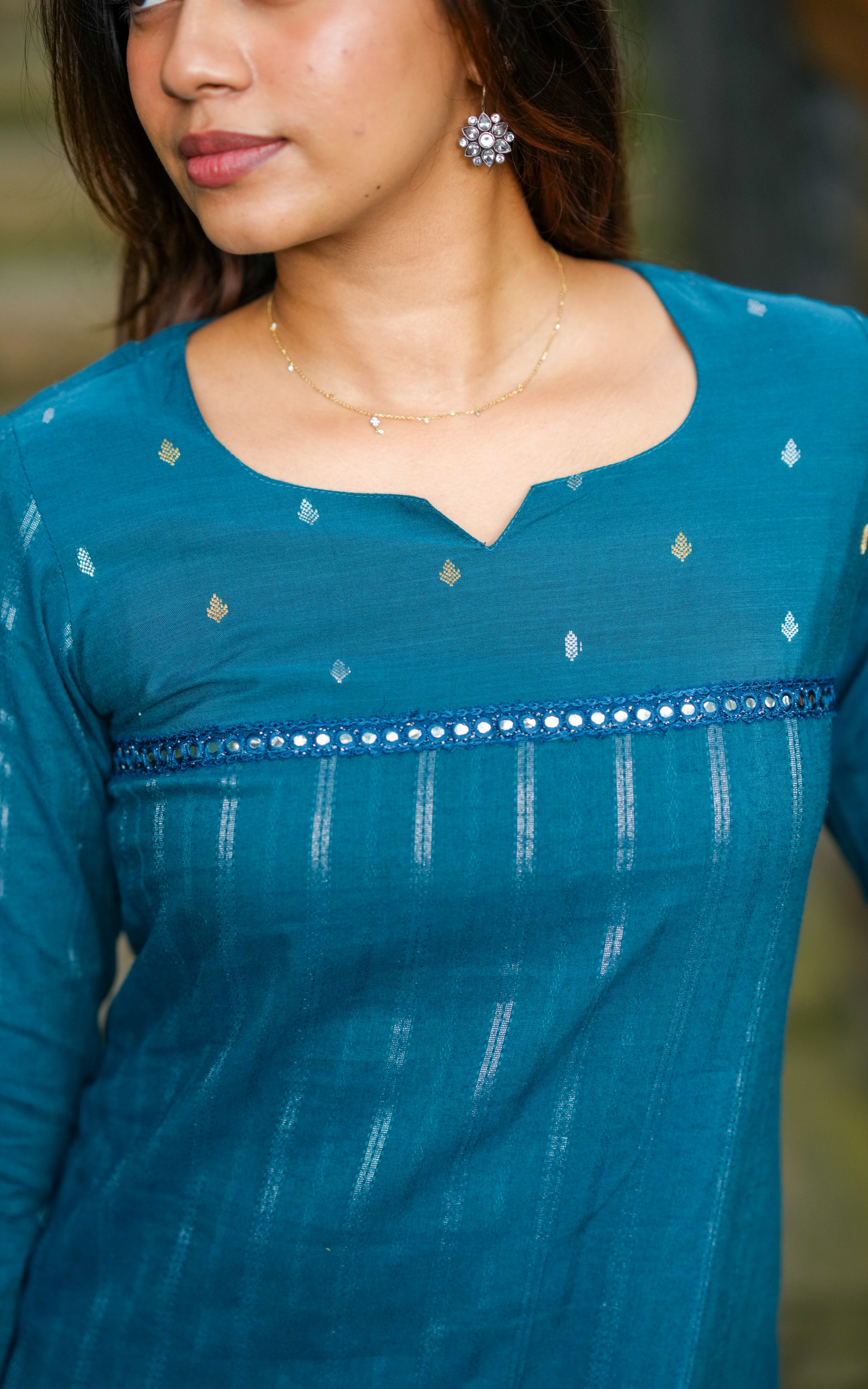  Structured yet relaxed, for long days at home or casual outings.