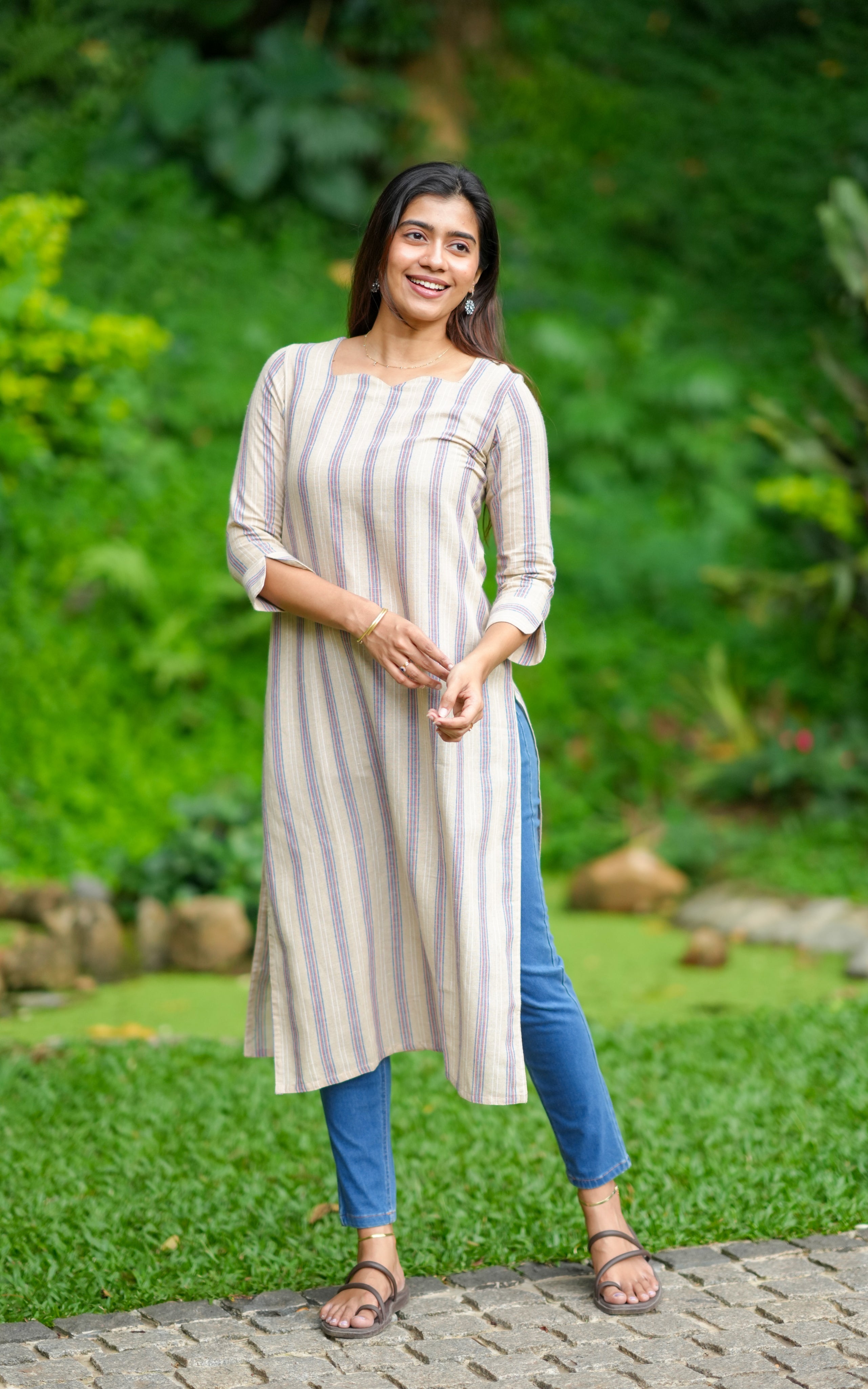 Minimal design kurti