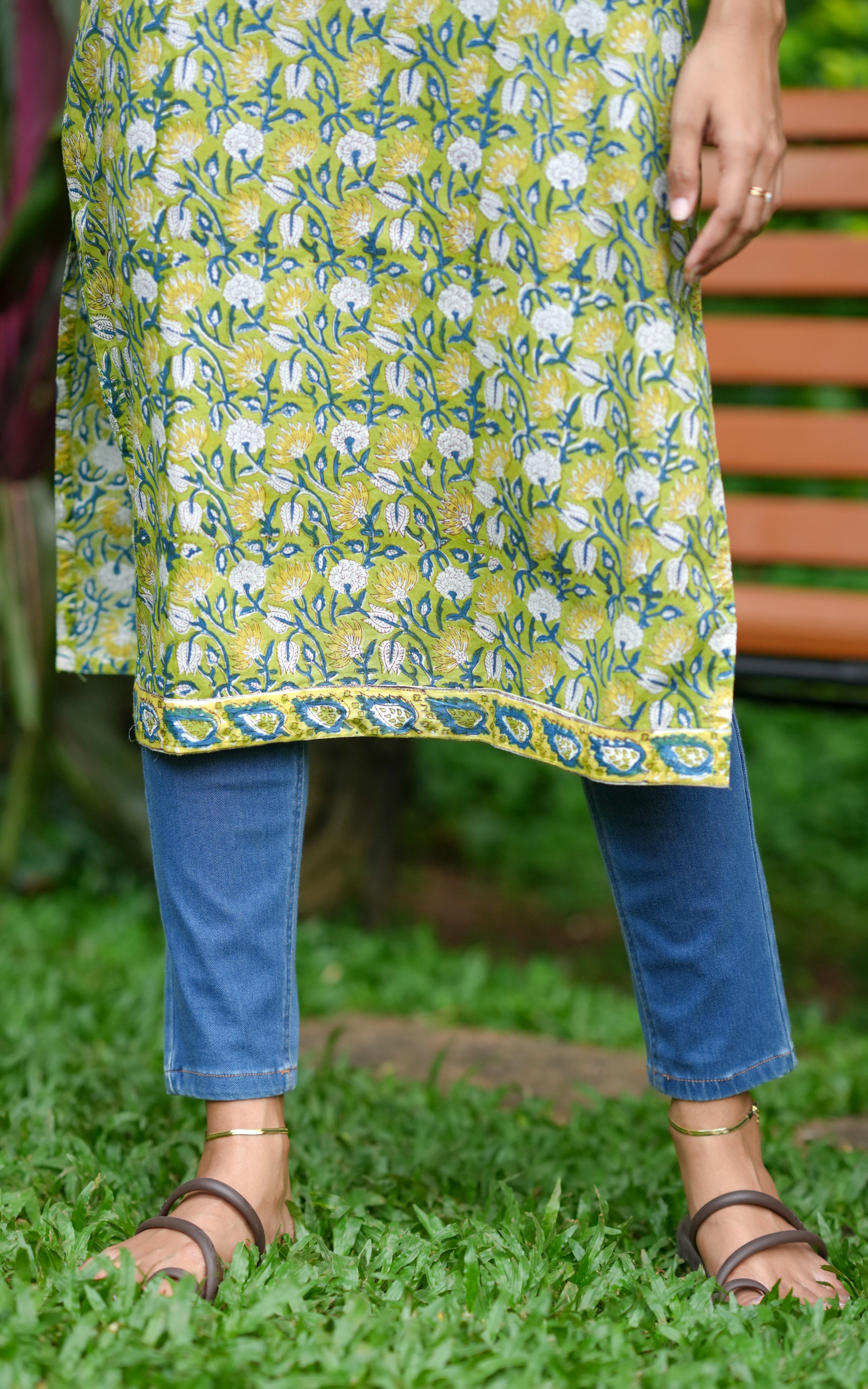 Simple ethnic wear