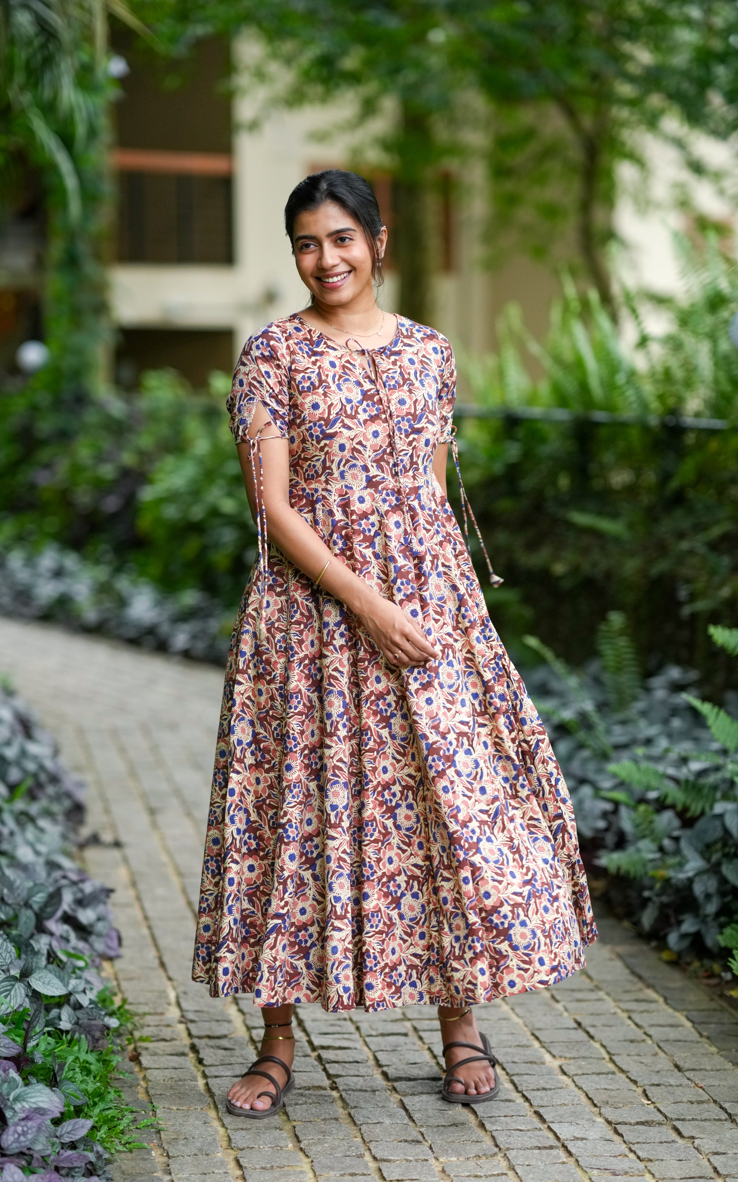  Bring your inner glow to life with this flattering ethnic wear that celebrates tradition