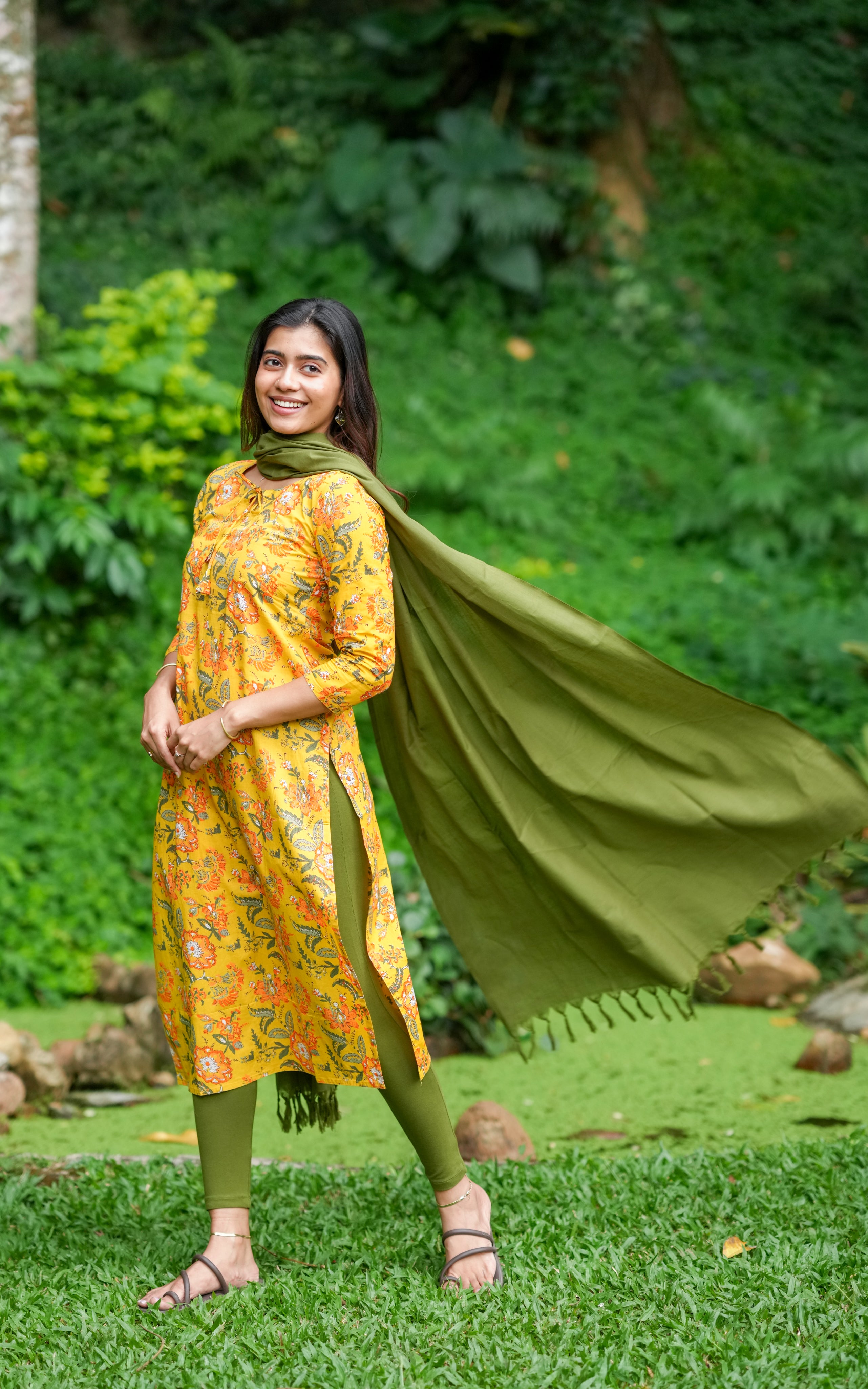  Classic straight-cut kurti paired with a light dupatta for daily grace.