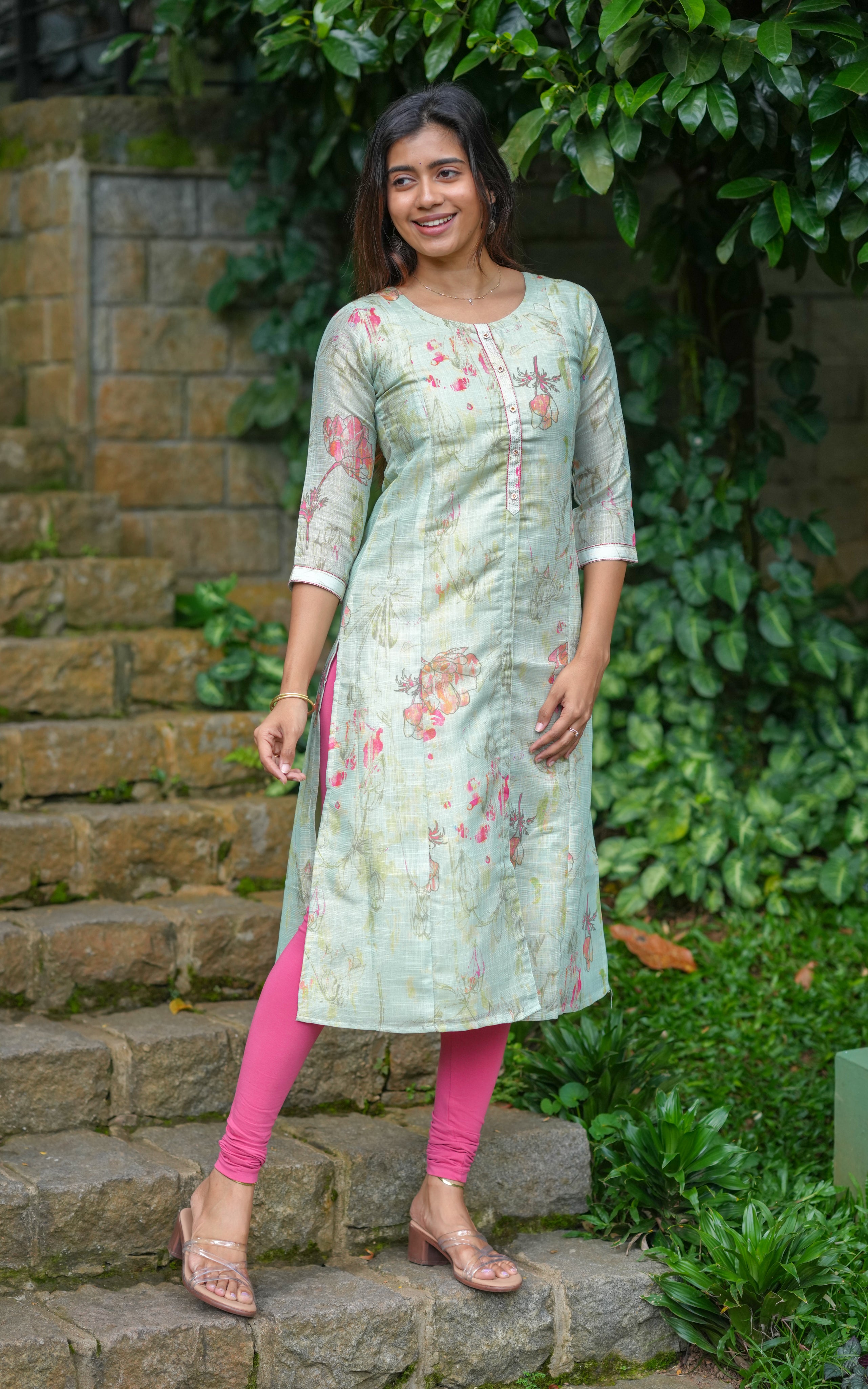 Simple ethnic wear