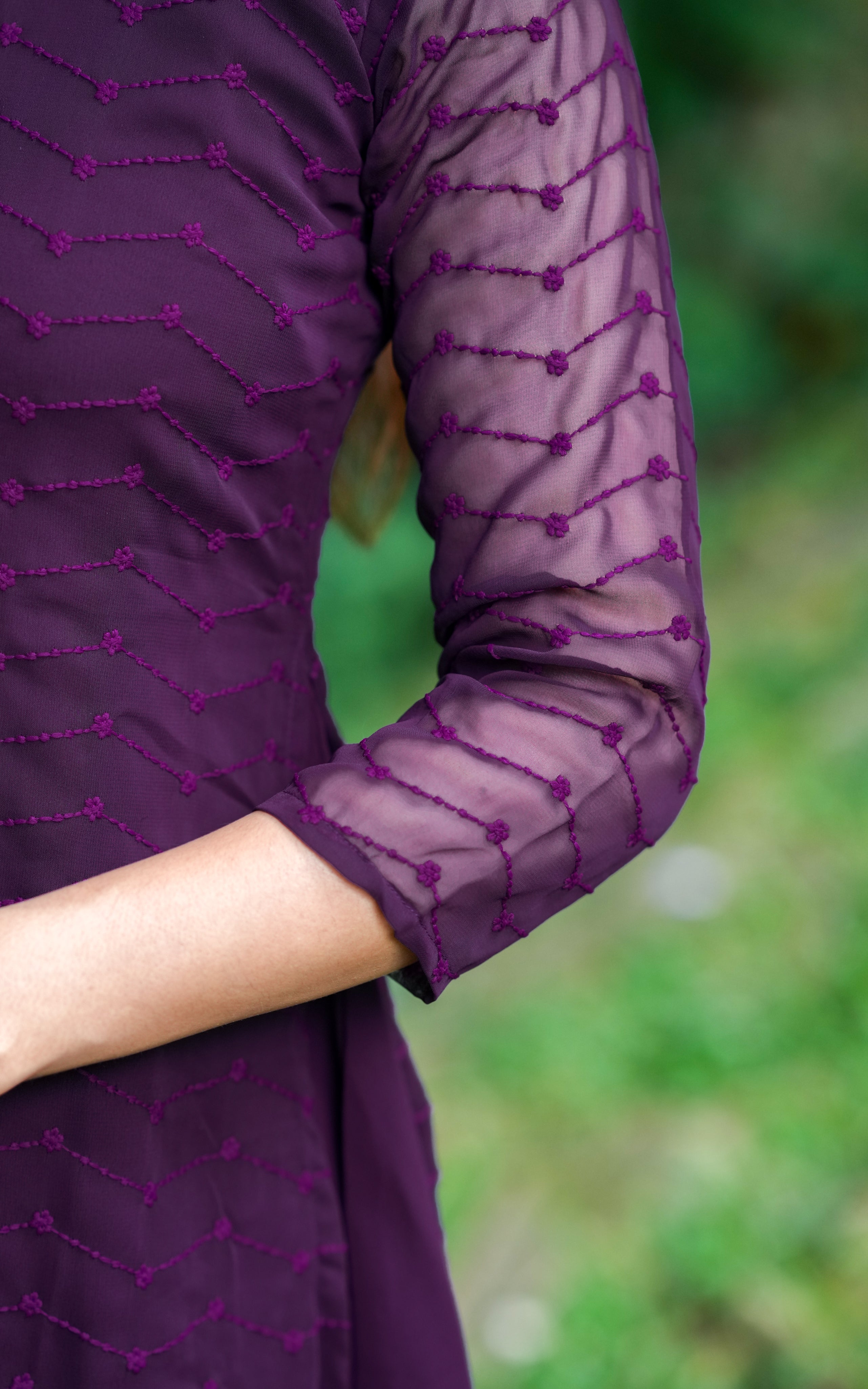 Three-quarter sleeves for stylish look