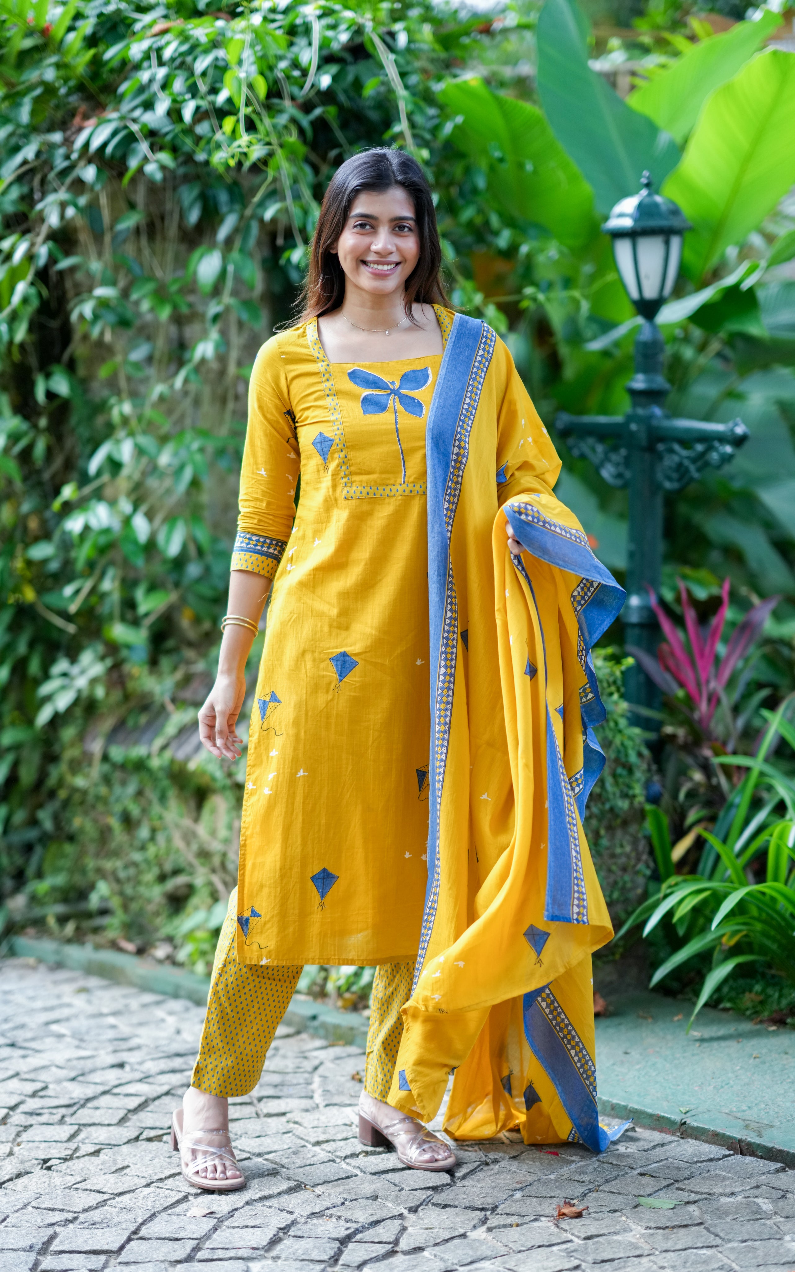Simple ethnic wear