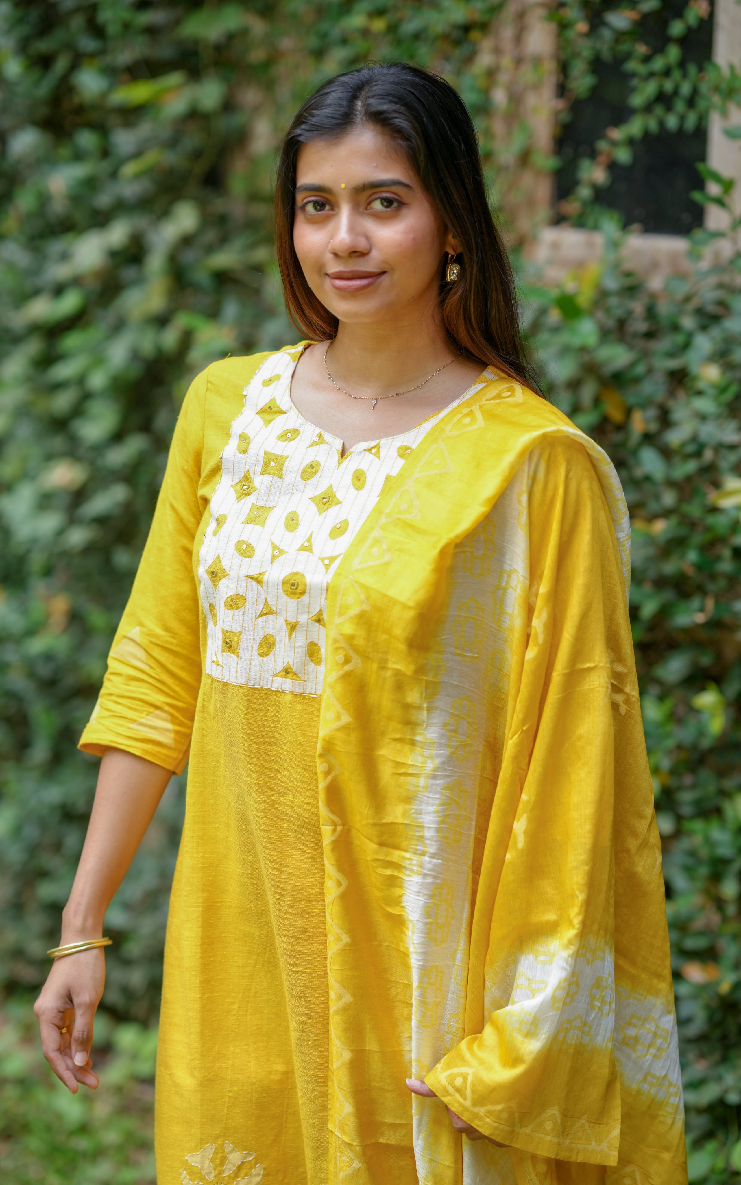 Simple ethnic wear