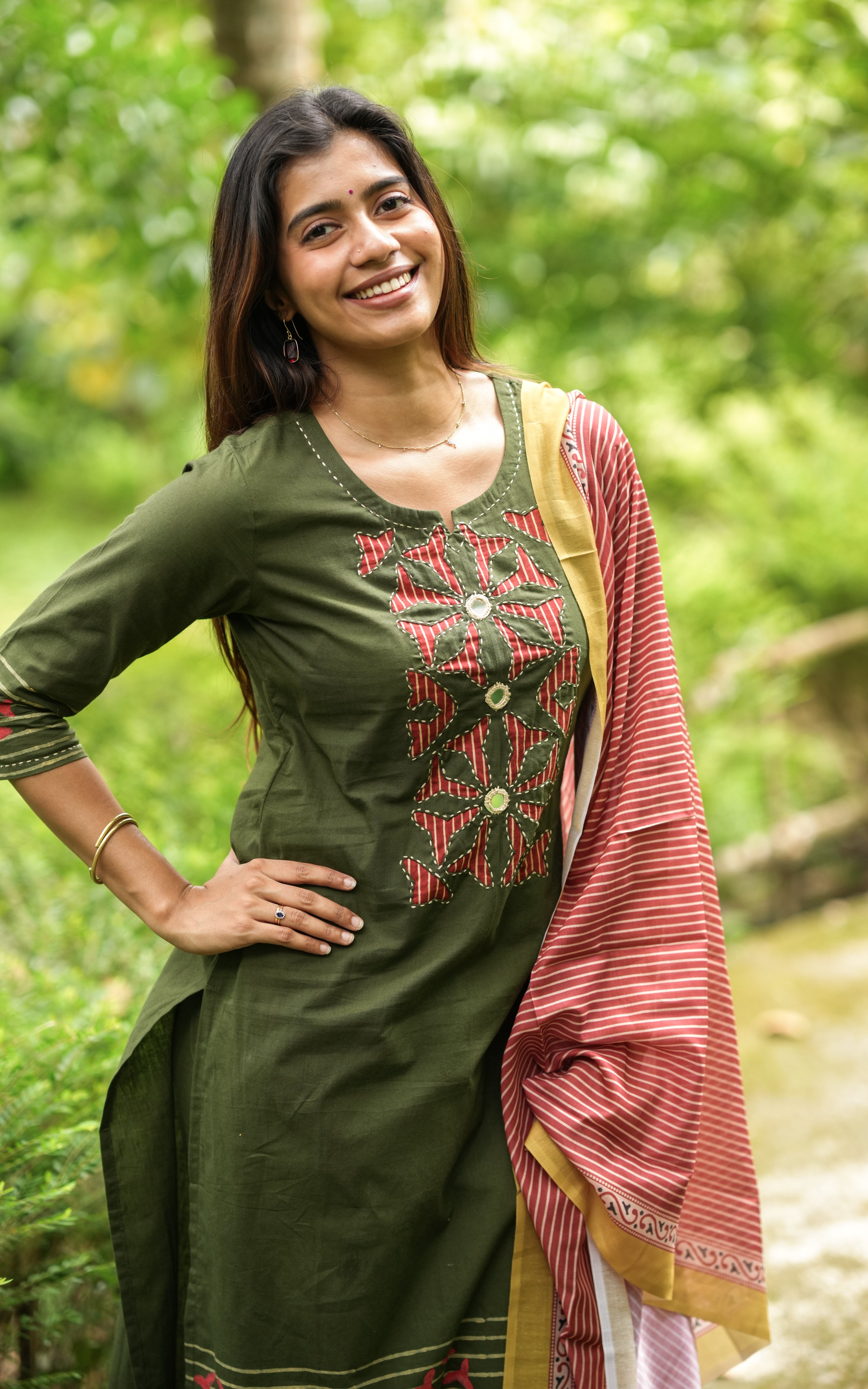 Simple ethnic wear