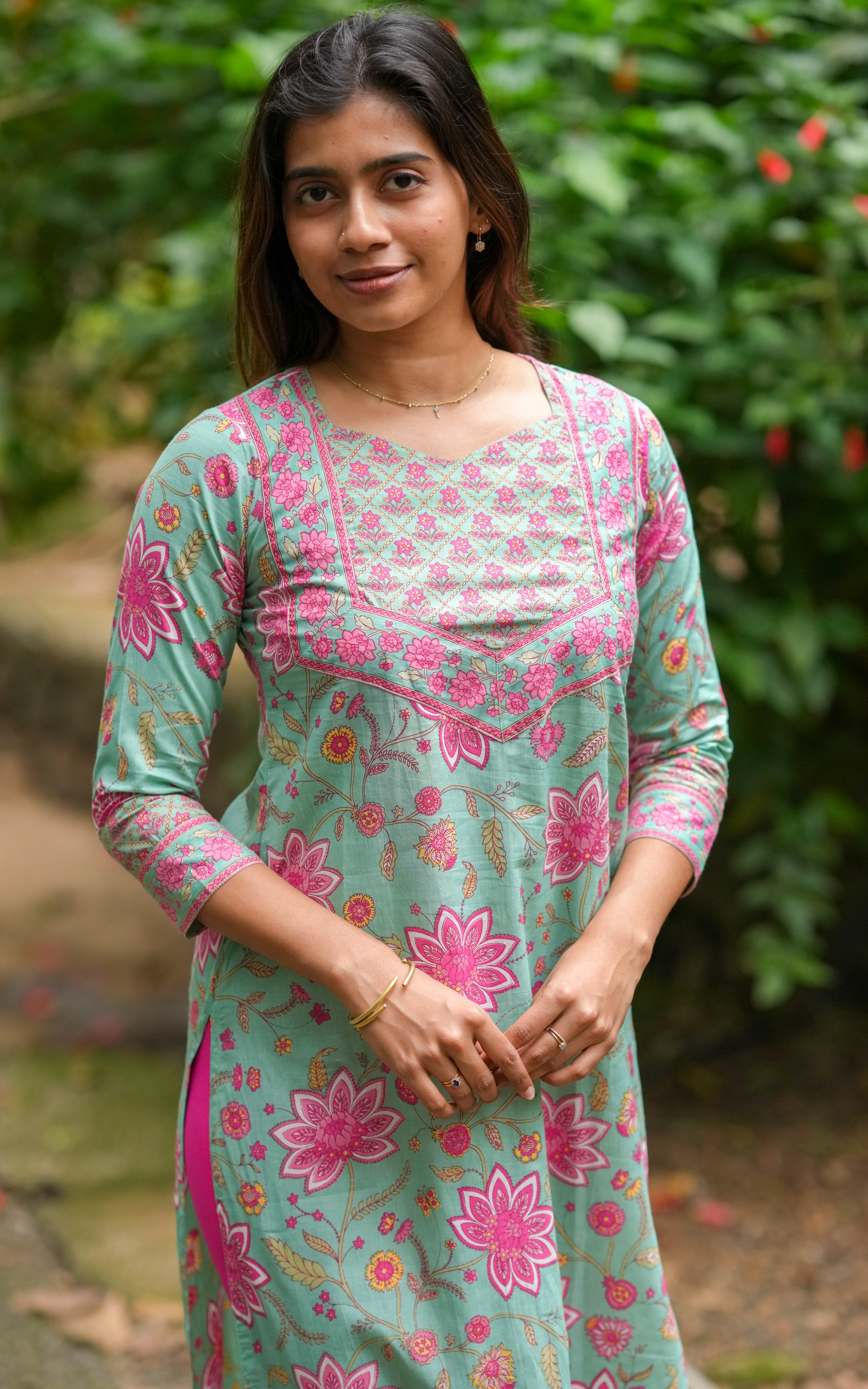 Simple ethnic wear