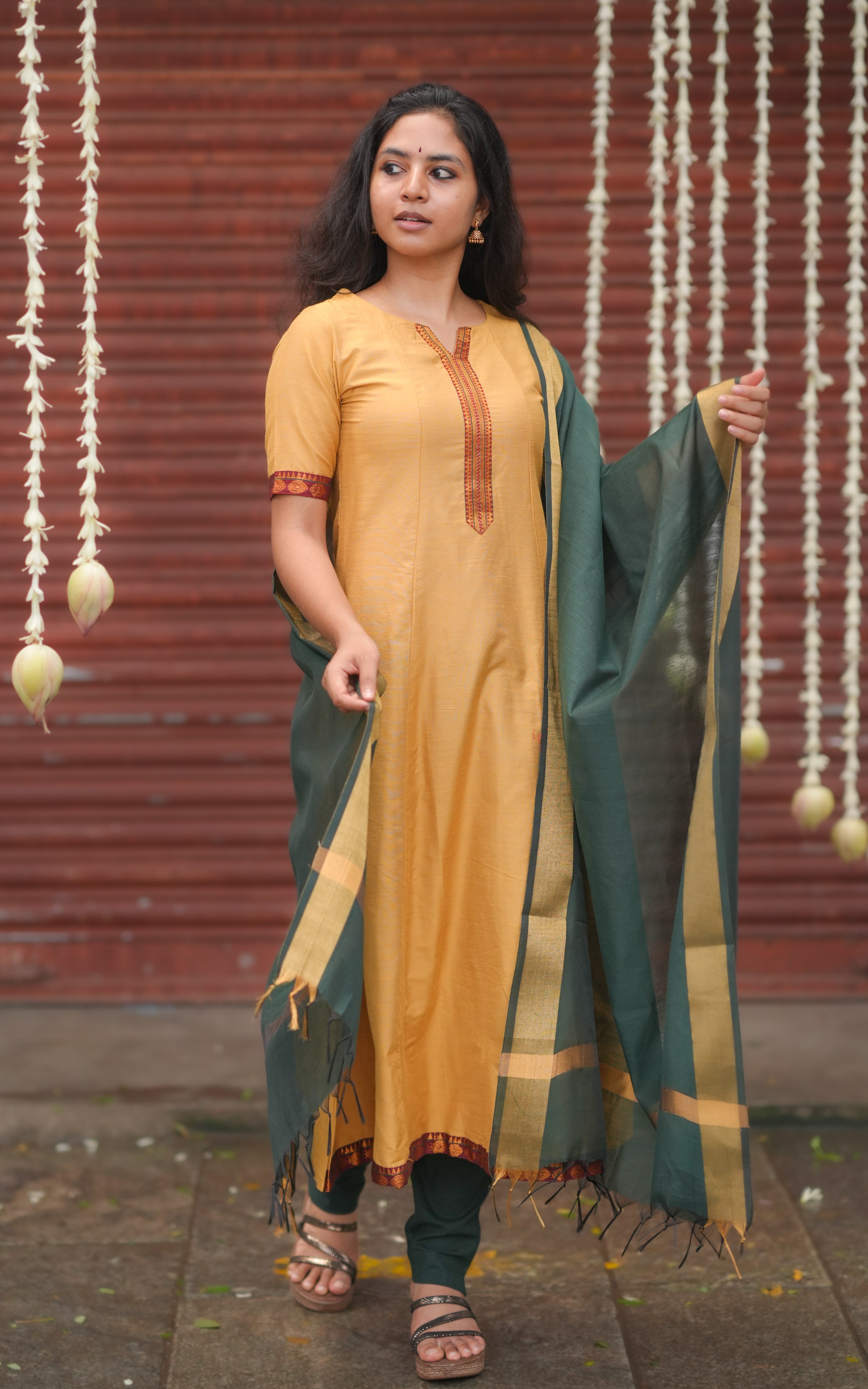 Mithila Gold (Kurti+Dupatta)