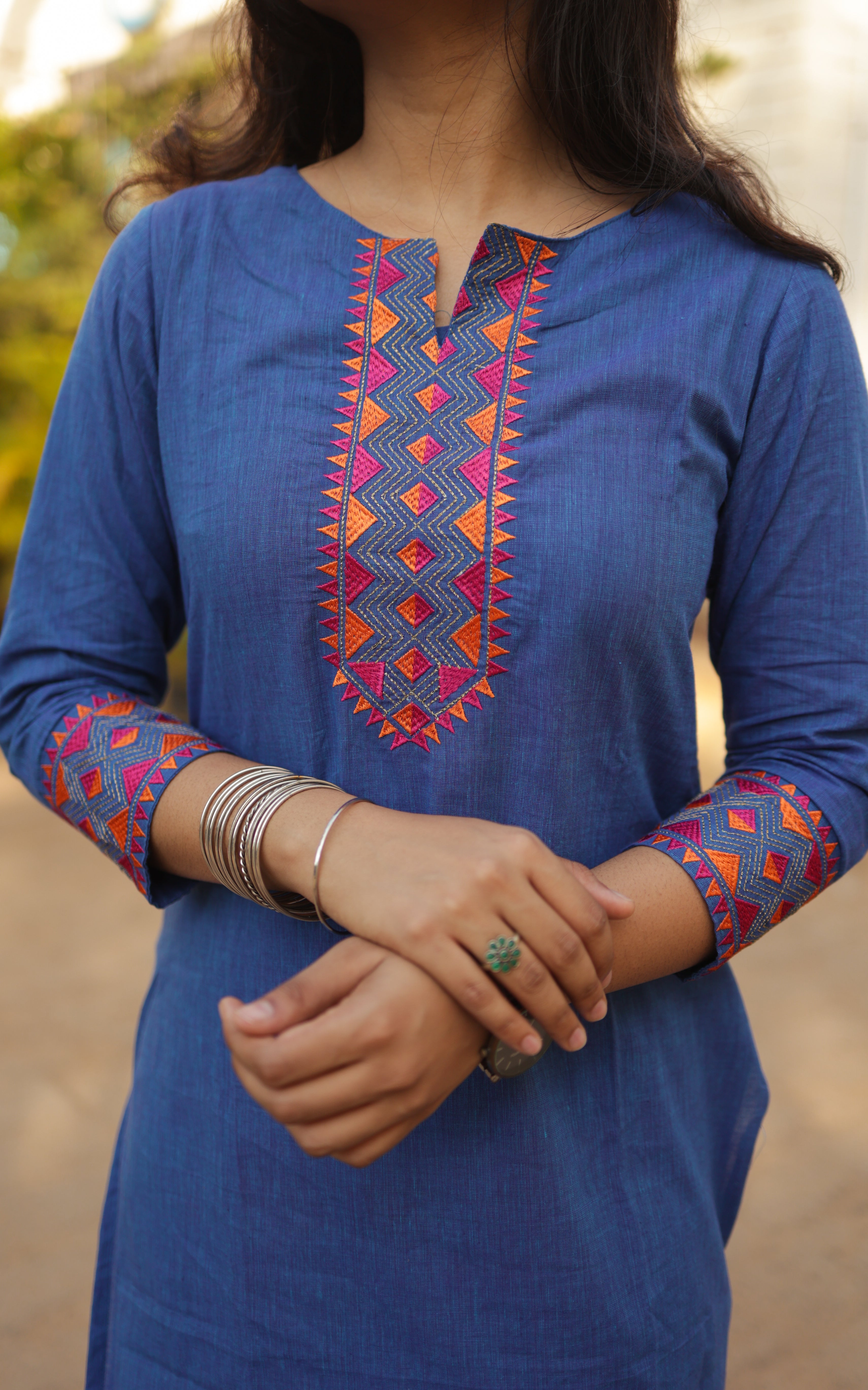 neethane en ponvasantham samantha's embroidered blue kurti 