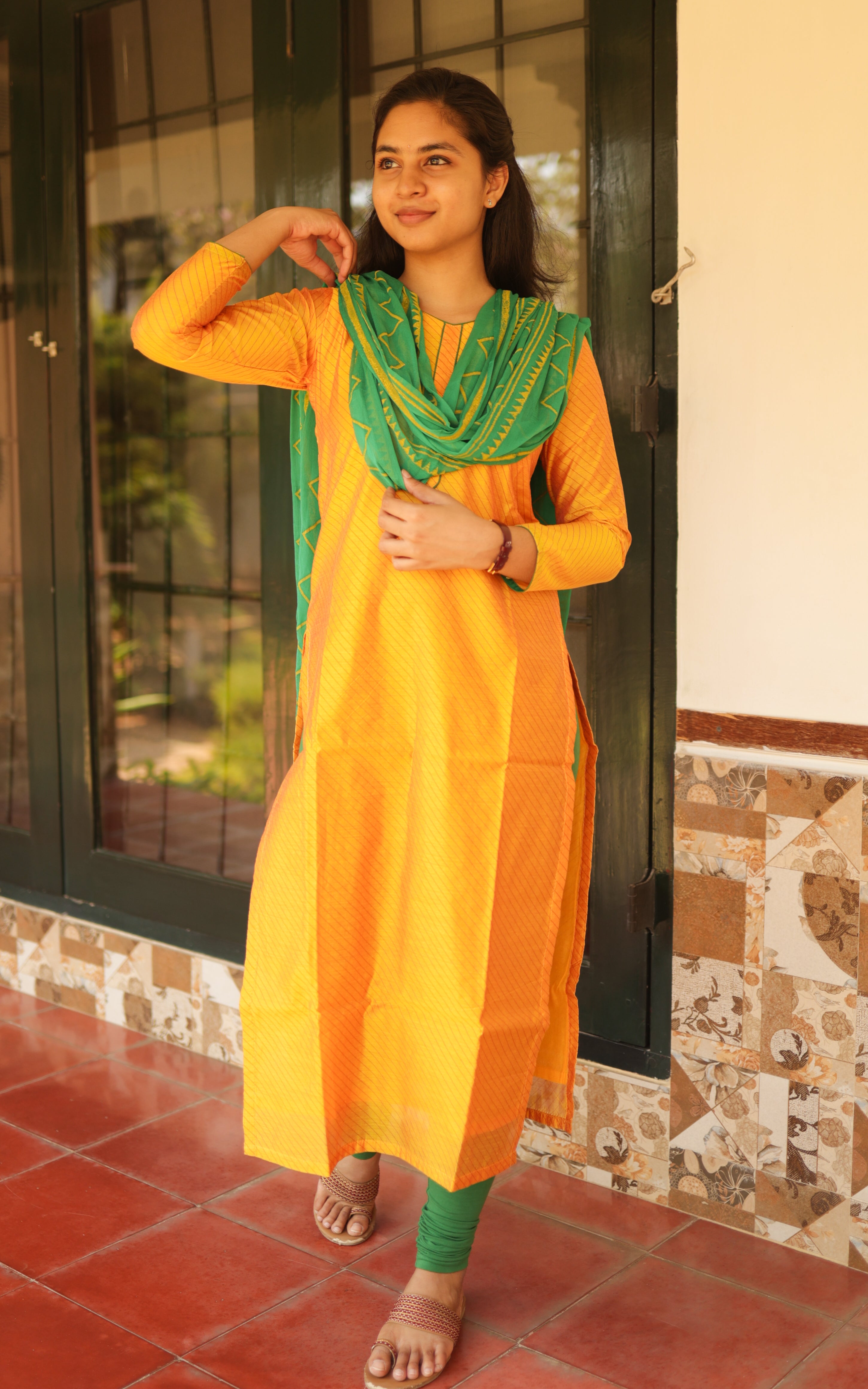 Om Shanti Oshanna 4 (Kurti+Dupatta)