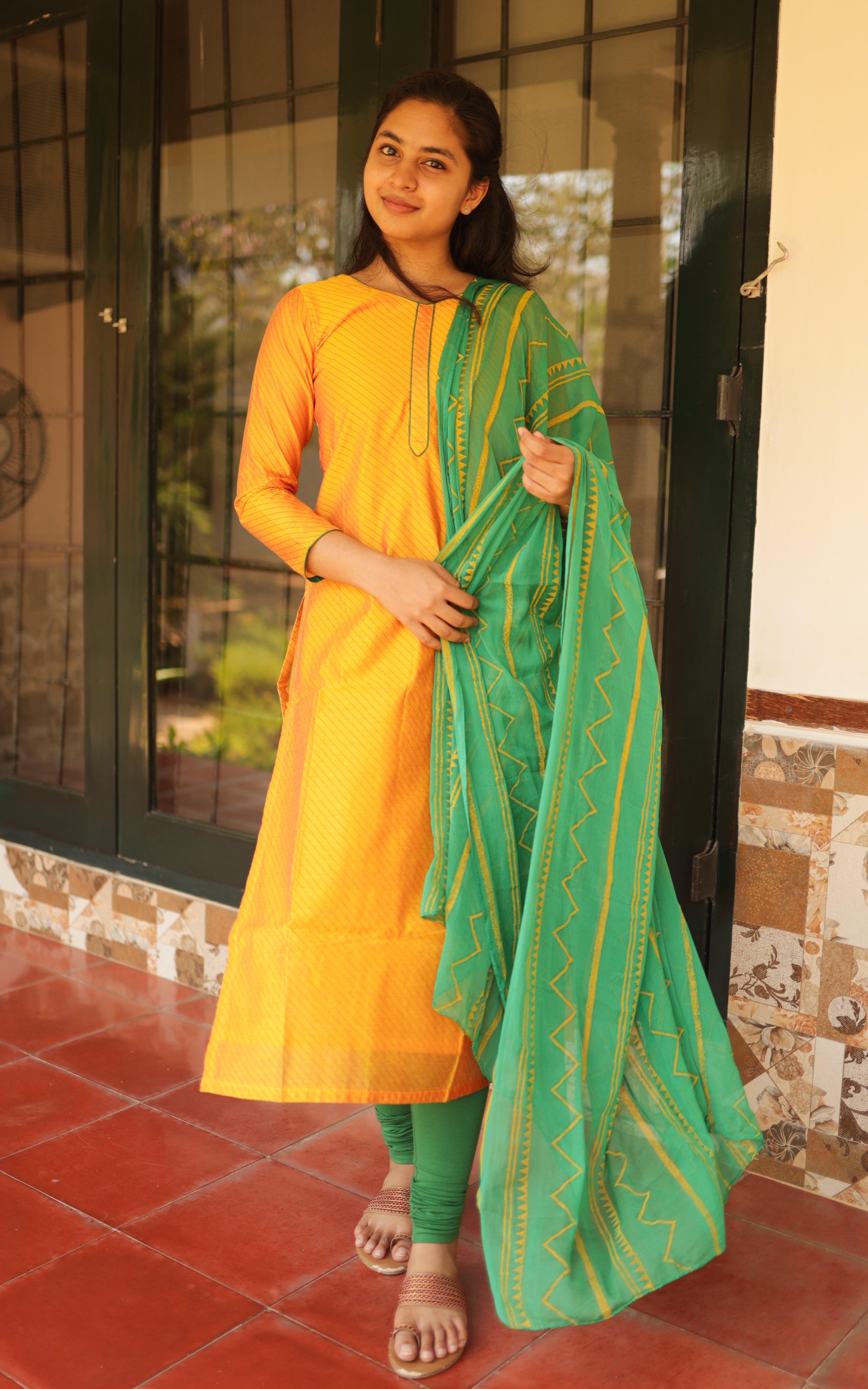 Om Shanti Oshanna 4 (Kurti+Dupatta)