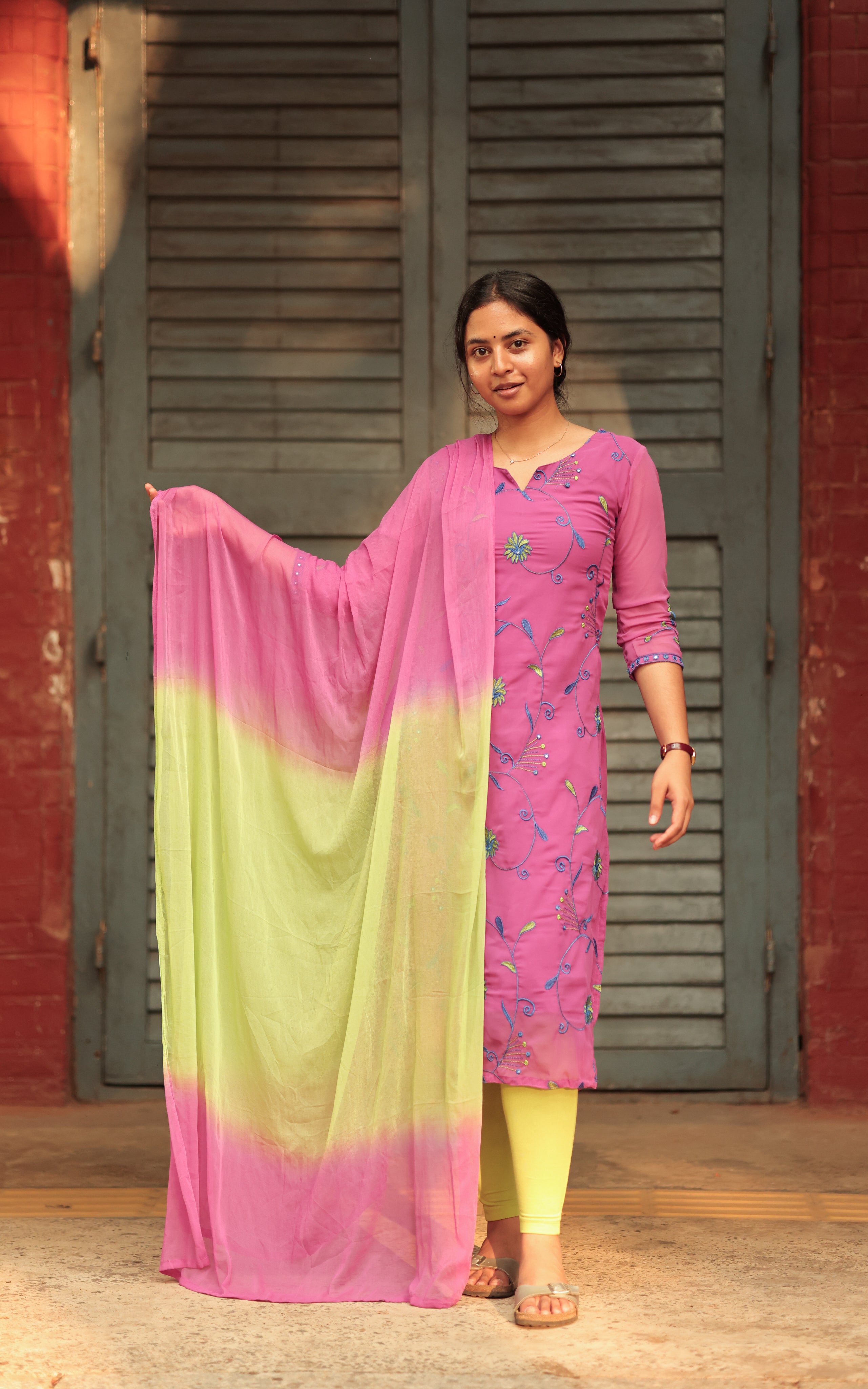 Sillunu Oru Kaadhal 7 (Kurti+Dupatta)