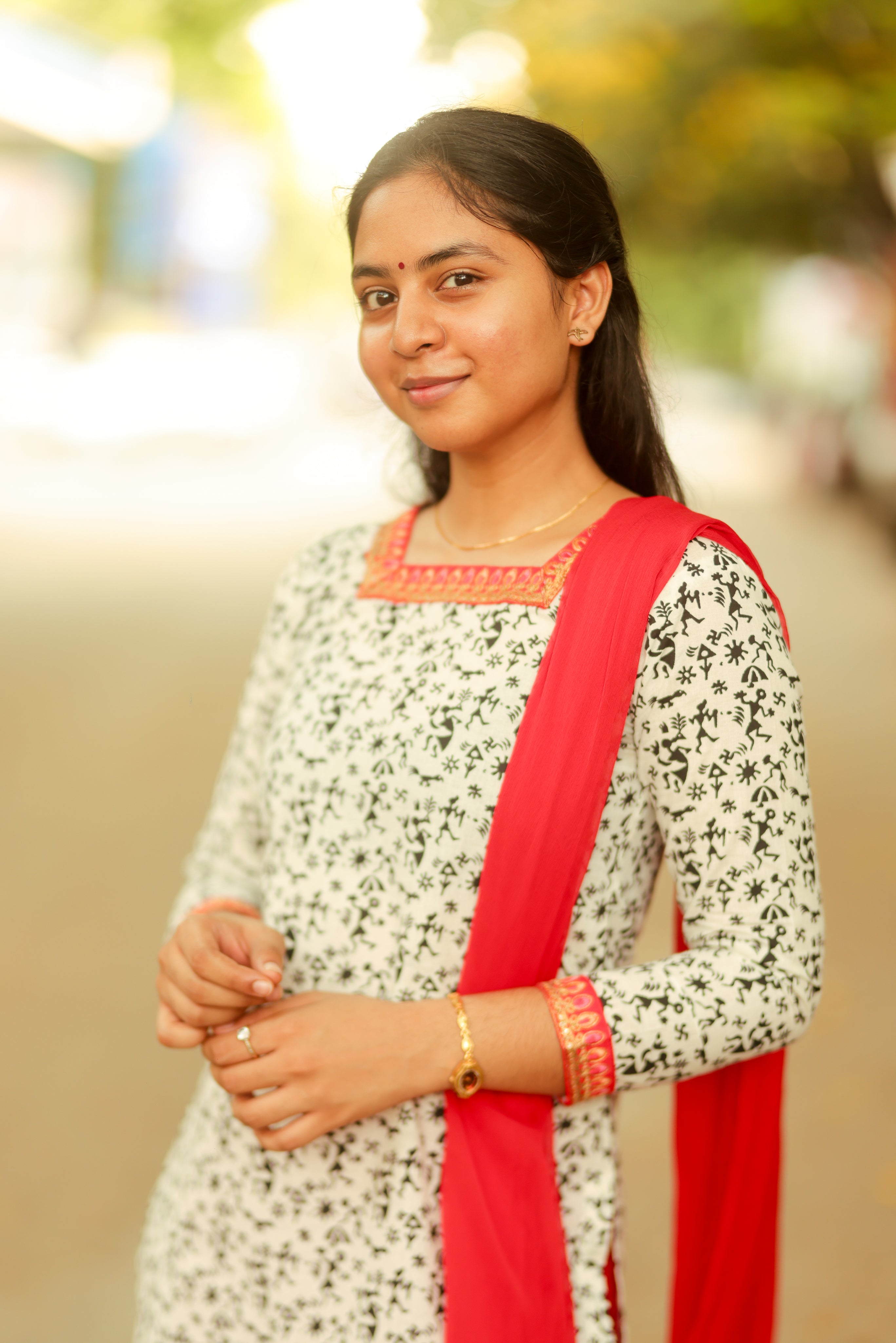 Kalloori White (Kurti+Dupatta)