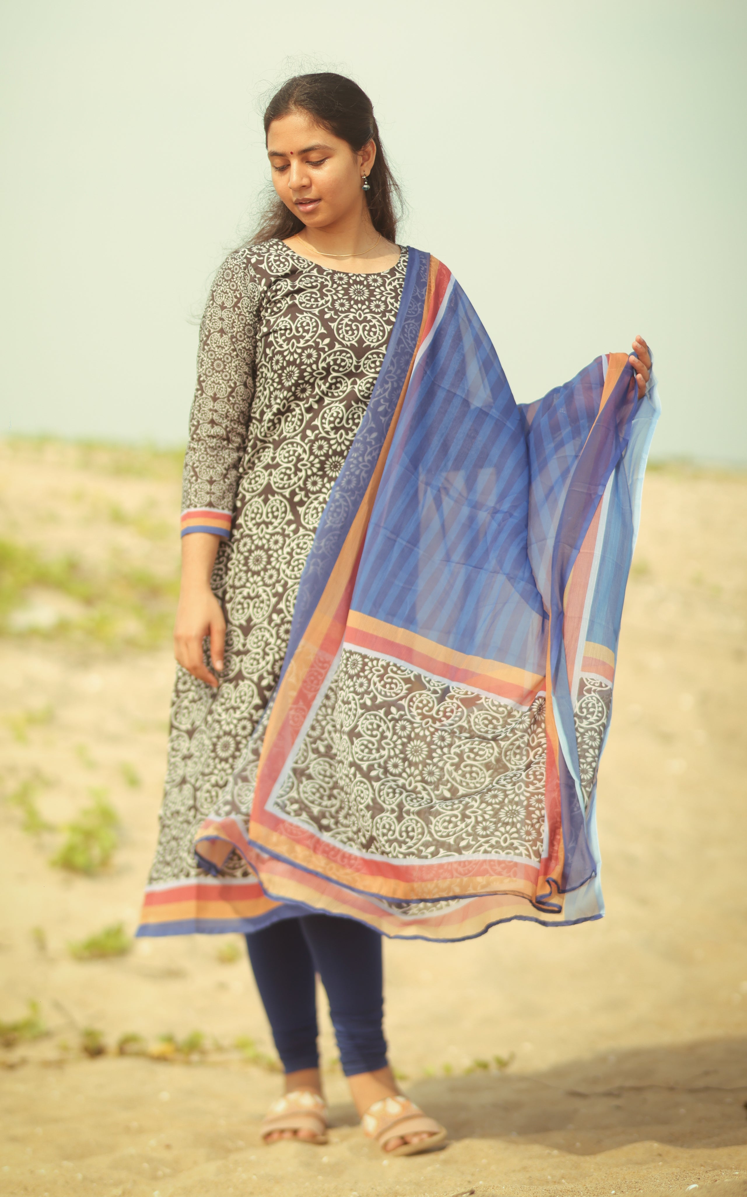 Kalloori Black (Kurti+Dupatta)