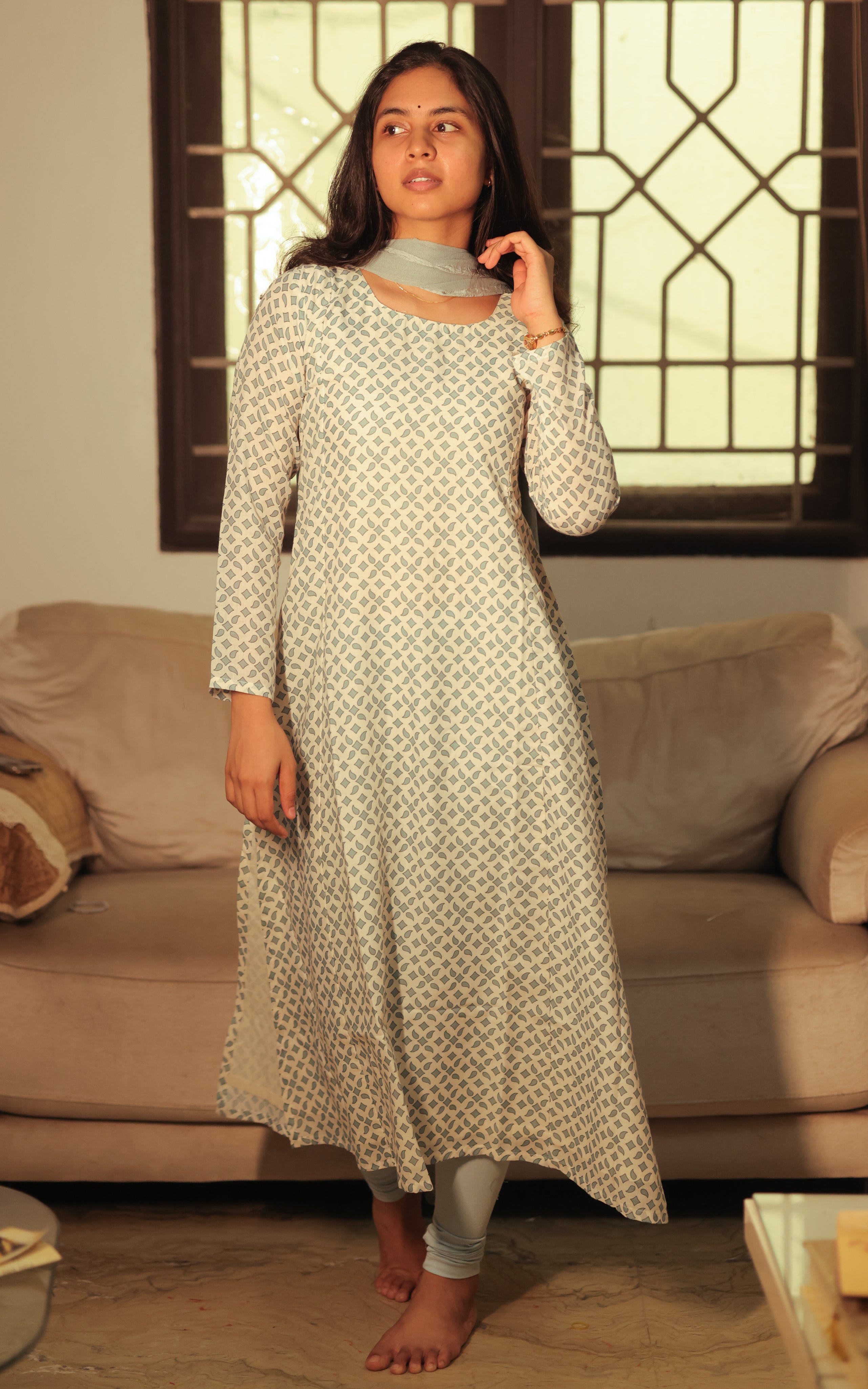 Kandukondain Kandukondain Tabu 8 (Kurti+Dupatta) DELIVERY TIME 25-30 DAYS