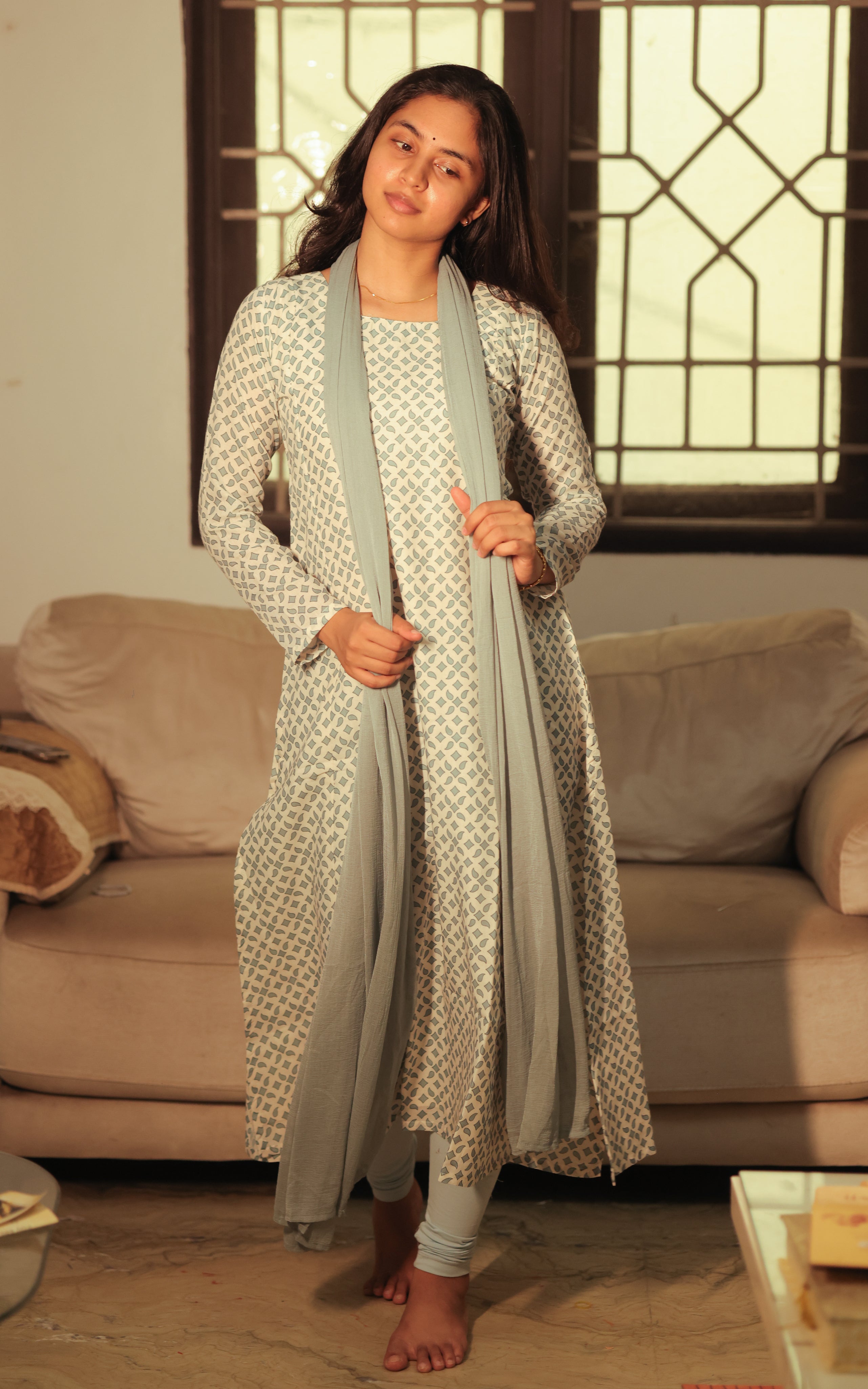 Kandukondain Kandukondain Tabu 8 (Kurti+Dupatta) DELIVERY TIME 25-30 DAYS